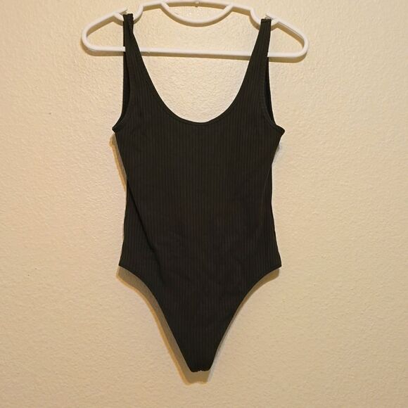 aritzia Wilfred free olive color  bodysuit (tank) small - Picture 1 of 7